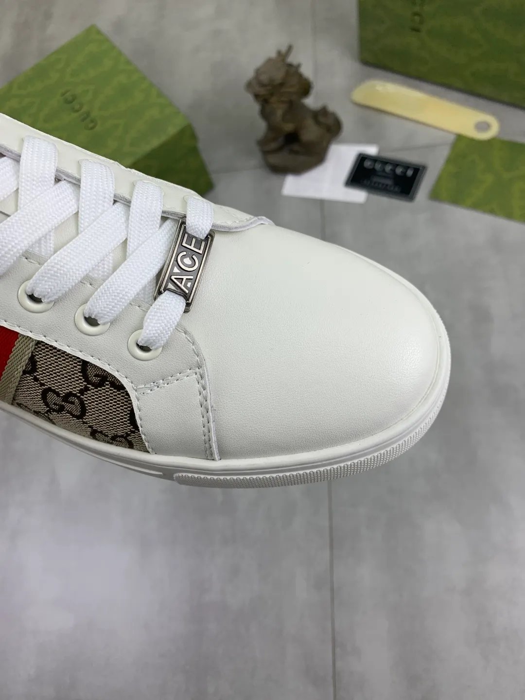 Men's Men's Shoes P420 💰[New Style] 🆘 The latest model from Gucci's official website🎁Classic casual and fashionable men's shoes👟Hot style💥Simple and elegant style, exclusive for trendy men. Unique latest brand elements from the official website👑Gucci original decoration, fashionable and generous, made of original soft calfskin fabric➕Comfortable soft sheepskin lining ✅The official website specifies wear-resistant rubber outsole_full of elasticity, classic model taken in real life🎬Color: 2️⃣colors available😍Number: 38-44